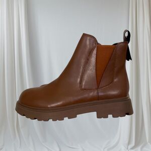 NEW Chunky Brown Lug Sole Structured Chelsea Ankle Boots EU 39 / US 8.5